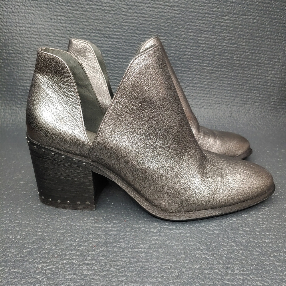 Vince Camuto Petran Pebbled Metallic Leather Studded Ankle Boots Heels